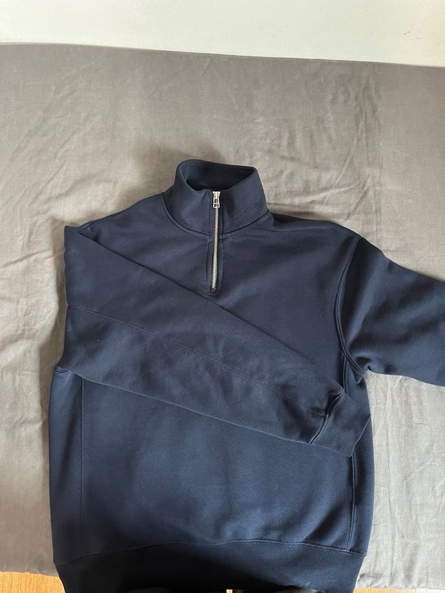 Sudadera Zara cuello cremallera negra