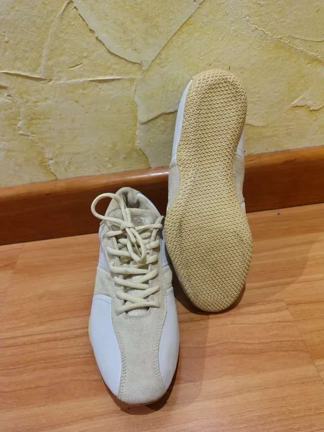 Zapatillas Romester Beige y Blancas