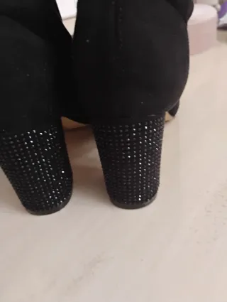 Botas terciopelo media caña con pedrería en tacón,