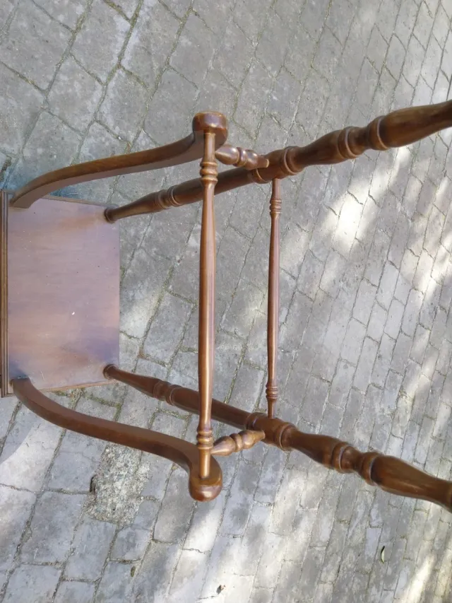 Perchero o galán de madera con cajón