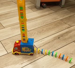 Giocattolo camion domino automatico