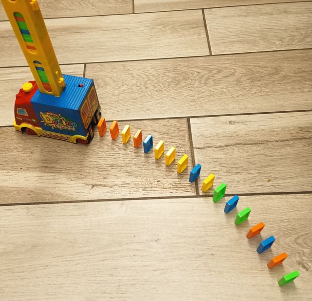 Giocattolo camion domino automatico