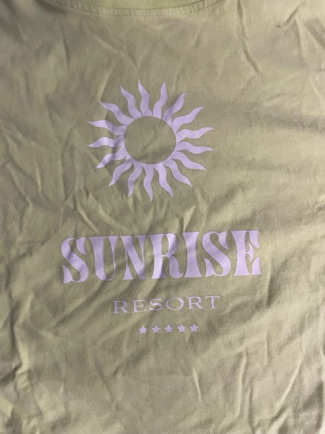 Camiseta Crop Top Sunrise Resort
