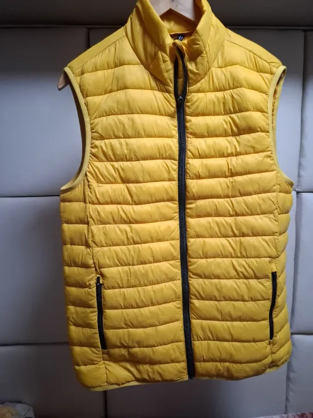 Chaleco acolchado amarillo