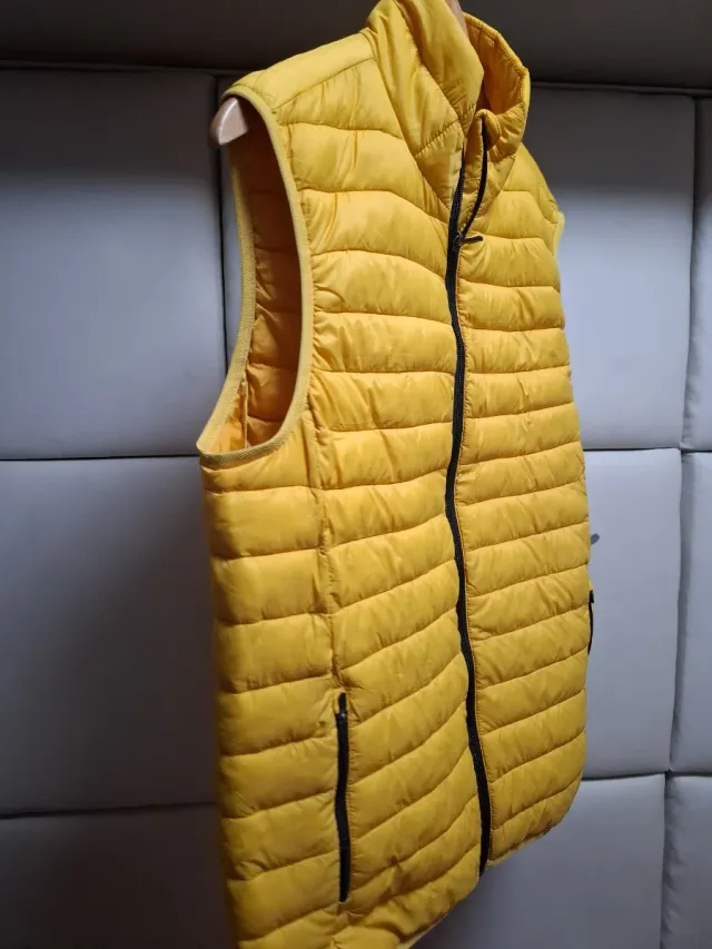Chaleco acolchado amarillo