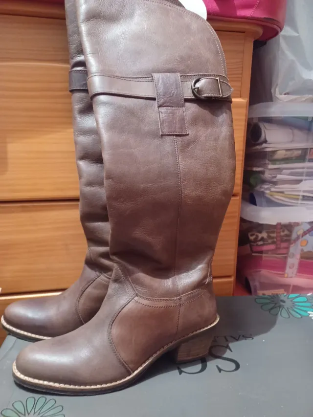 Botas altas de cuero marrones