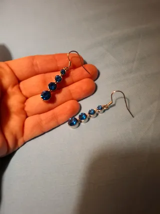 Pendientes largos con piedras azules