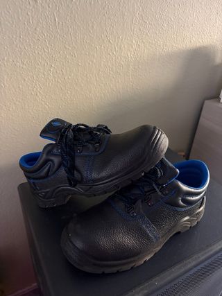 Botas de seguridad negras y azules