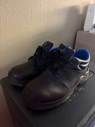Botas de seguridad negras y azules