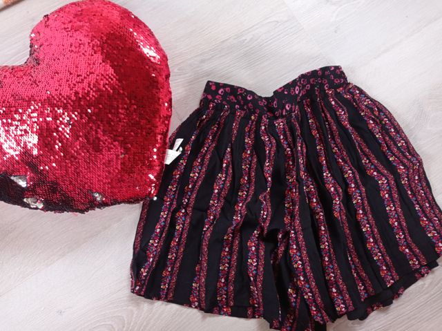 Zara Pantalón Corto Volante T.9 Años Nuevo