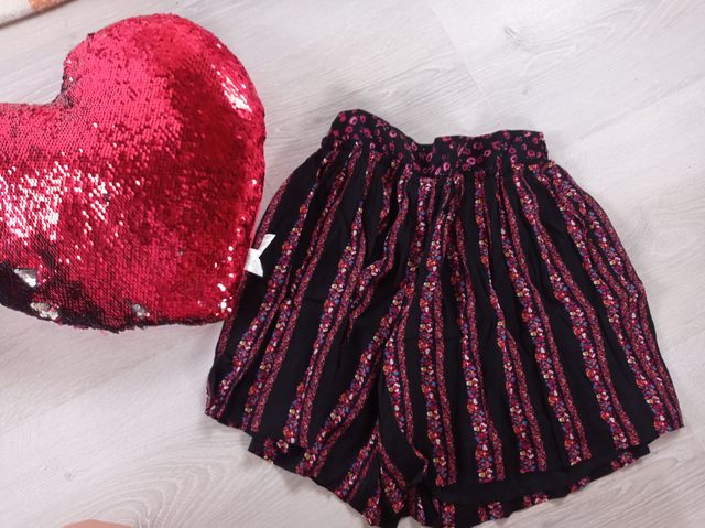 Zara Pantalón Corto Volante T.9 Años Nuevo