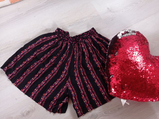 Zara Pantalón Corto Volante T.9 Años Nuevo