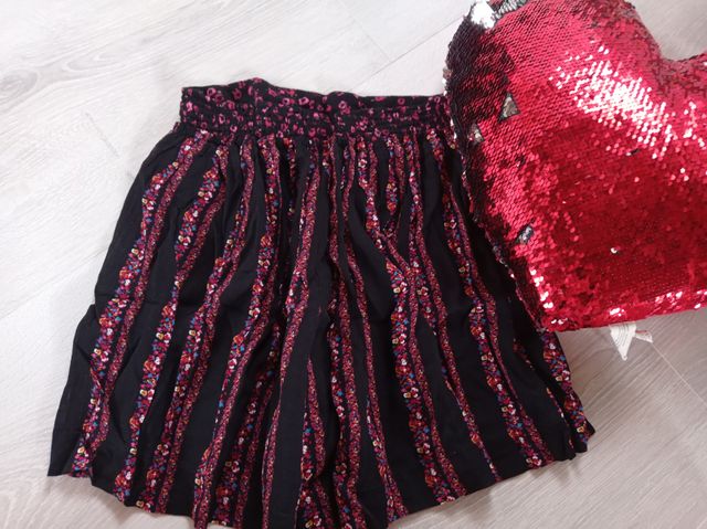 Zara Pantalón Corto Volante T.9 Años Nuevo