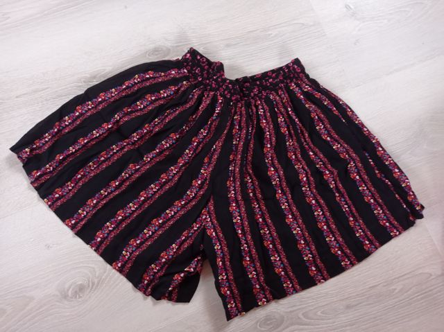 Zara Pantalón Corto Volante T.9 Años Nuevo