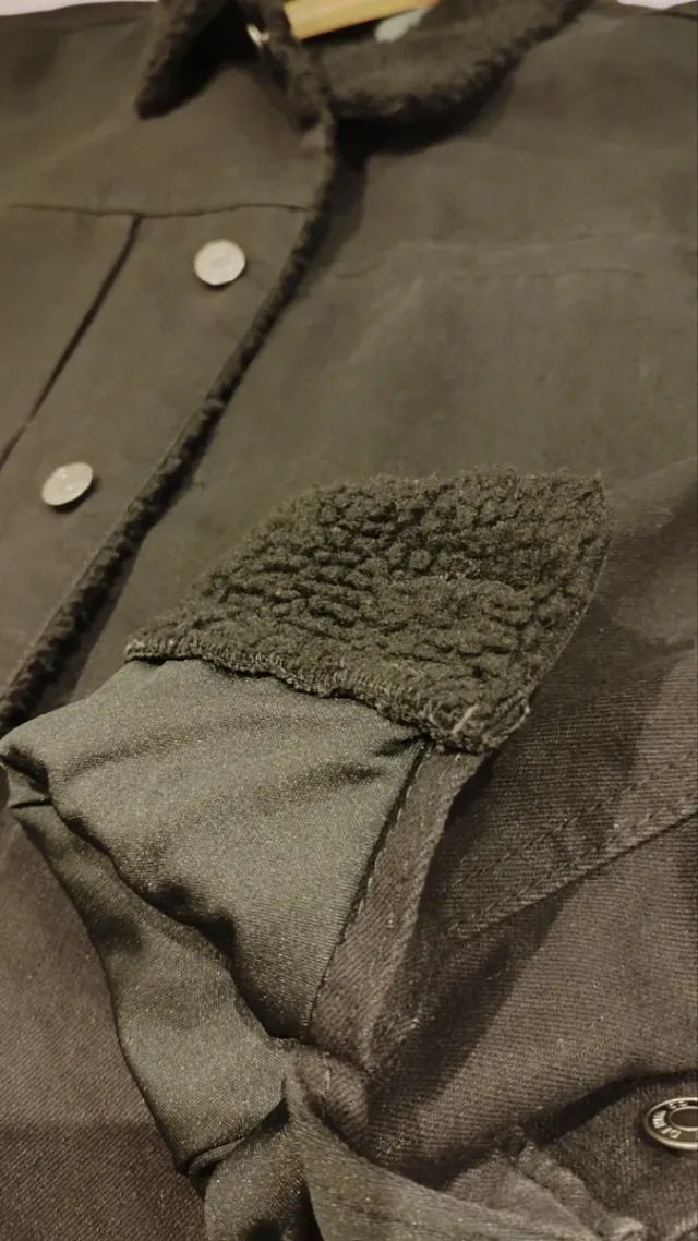 Primark XXL Chaqueta Negra vaquera, forrada.