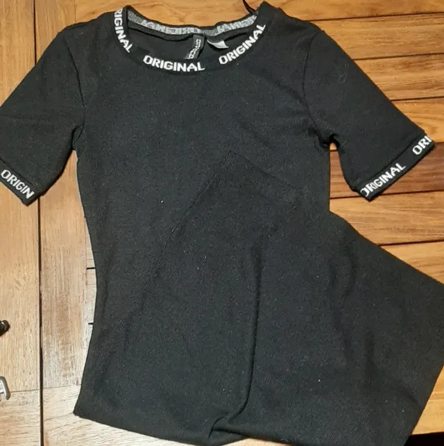 Vestido negro sport Divided