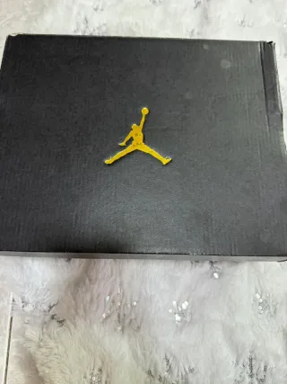 Scarpe Jordan Mid Nere e Bianche