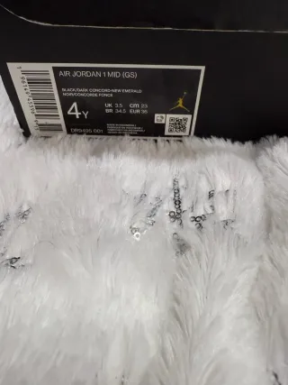 Scarpe Jordan Mid Nere e Bianche