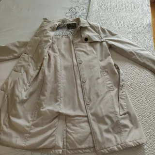 Gabardina beige con cinturón