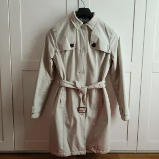 Gabardina beige con cinturón