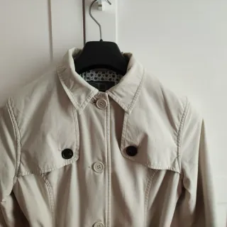 Gabardina beige con cinturón