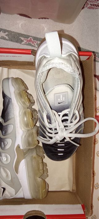 Nike Vapormax Plus Gris y Blanco