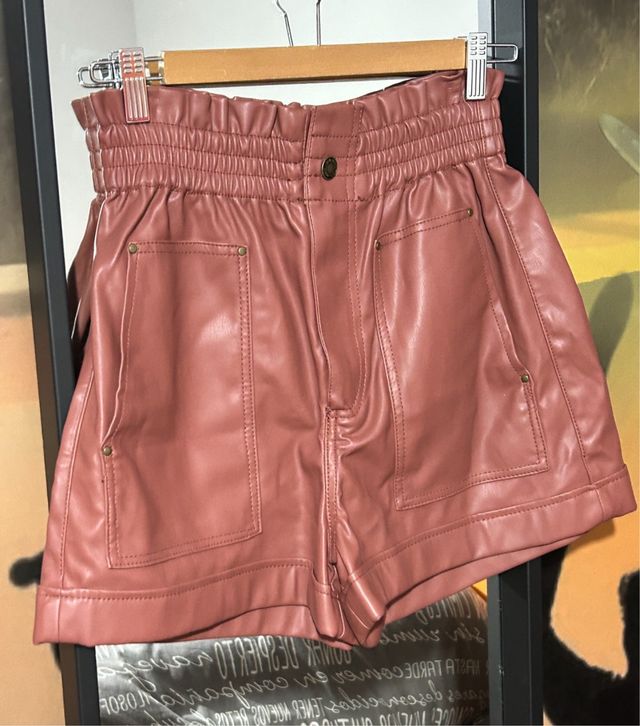 Shorts polipiel Zara cintura elástica