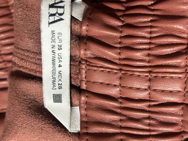 Shorts polipiel Zara cintura elástica