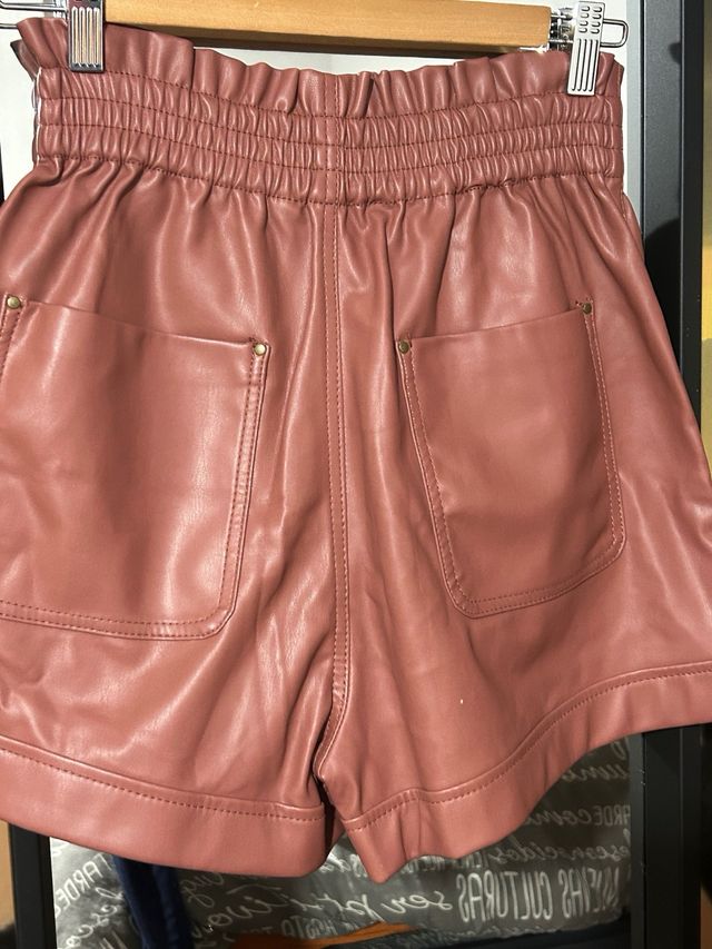 Shorts polipiel Zara cintura elástica