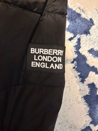 Chaqueta Burberry Negra con Capucha