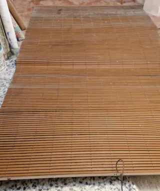 Persiana de madera en buen estado, de 2,20x3,60