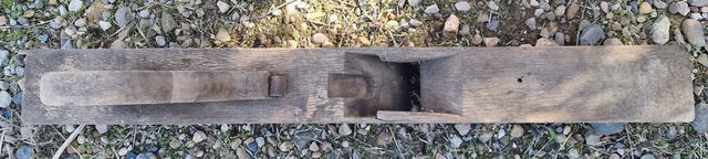 Antiguo cepillo de carpintero