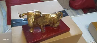 Figura Toro Bronce Peana Madera