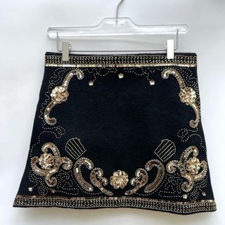 Falda punto abalorios