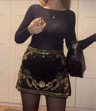 Falda punto abalorios