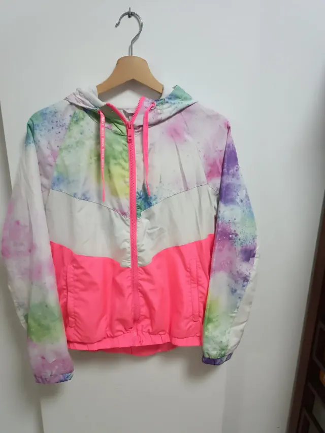 Cortavientos multicolor con cremallera