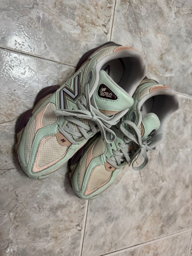 Tenis New Balance 9060 Verde y Rosa