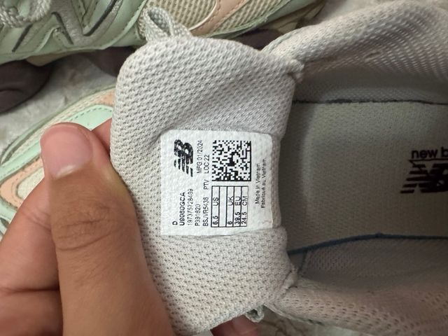 Tenis New Balance 9060 Verde y Rosa