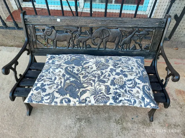 Banco jardín infantil vintage con animales