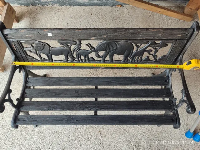 Banco jardín infantil vintage con animales