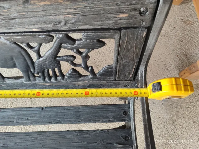 Banco jardín infantil vintage con animales