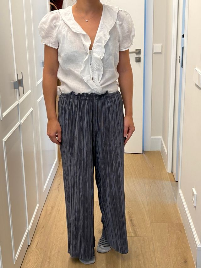 Pantalón Zara gris plisado
