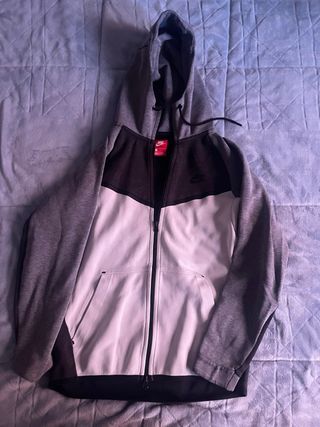 Chaqueta Nike Tech Fleece Gris y Blanca