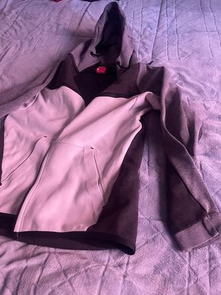 Chaqueta Nike Tech Fleece Gris y Blanca