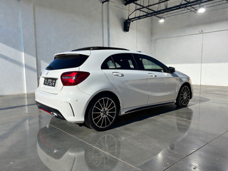 Mercedes-Benz Clase A250 AMG con Baquets!