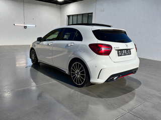 Mercedes-Benz Clase A250 AMG con Baquets!