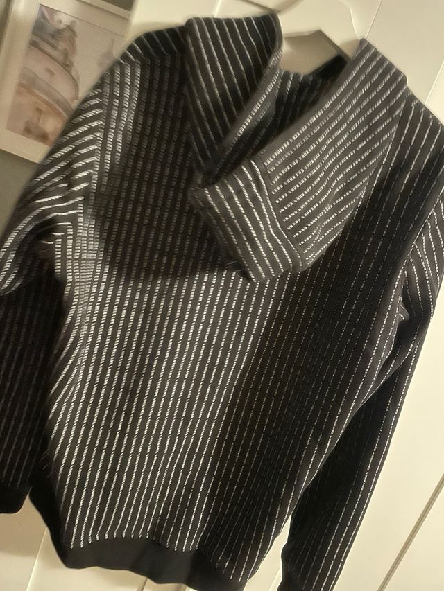 Sudadera con rayas verticales