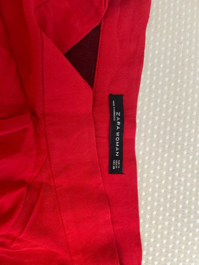 Pantalón Zara volantes rojo