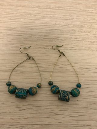 Pendientes Aro con Cuentas Teal y Dorado