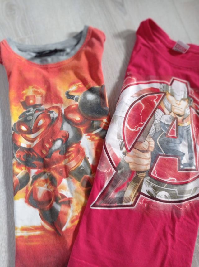 Lote 2 camisetas Marvel y Skylanders T8